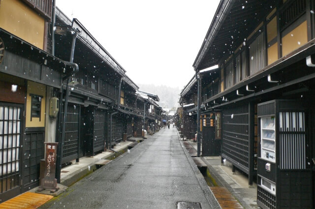 Snow in Takayama