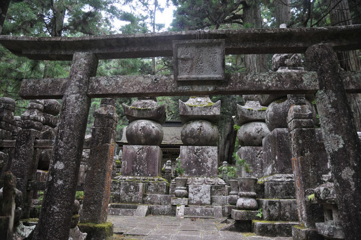 Koyasan: Okunoin graves