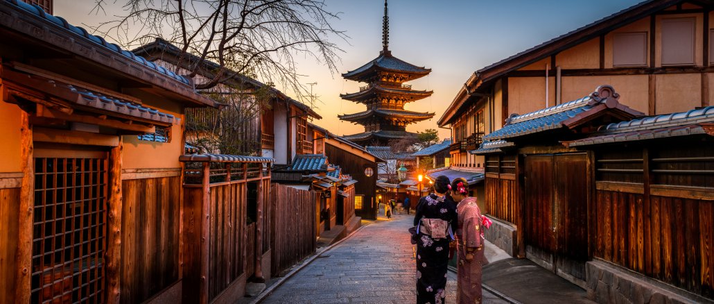 Geisha in Kyoto, pagoda tower Geisha in Kyoto, pagoda tower