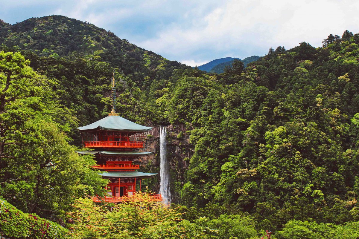 The pagoda of Seigantoji and Nachi no Taki waterfall