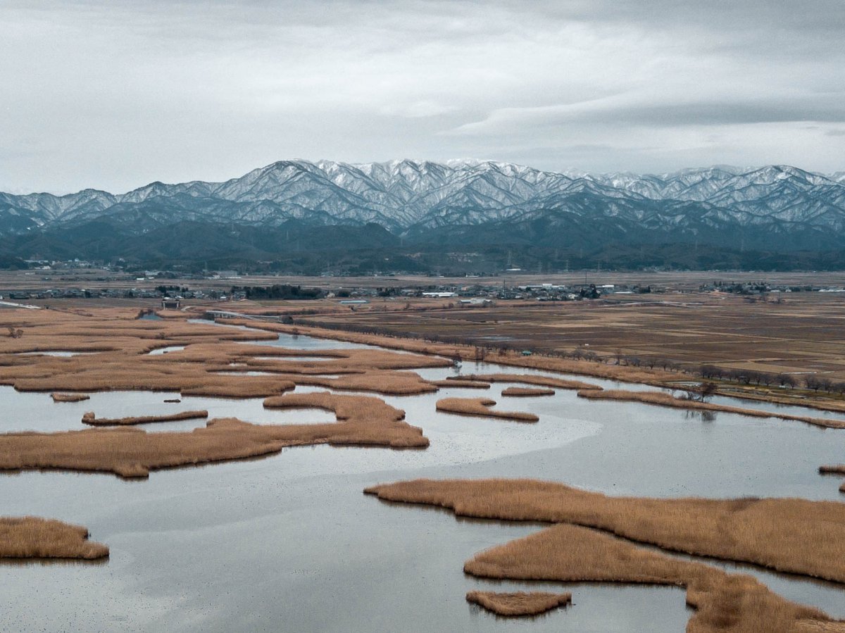 Niigata, Fukushimagata Lagoon, mountains