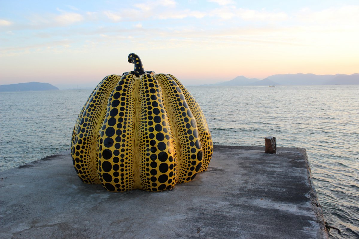 Yellow pumpkin Yayaoi Kusama Naoshima