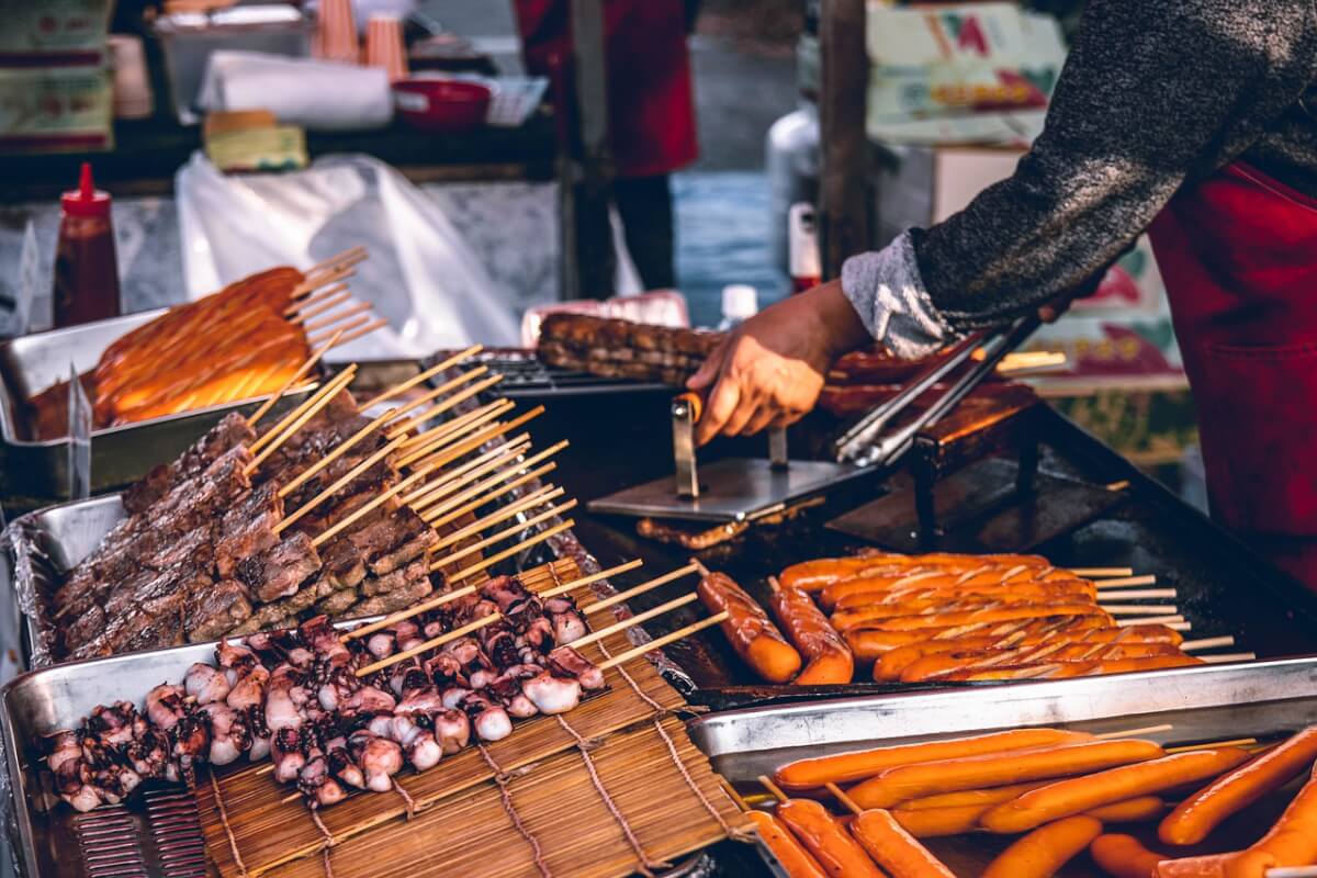 6-japanese-street-foods-to-try-at-ameya-yokocho-market