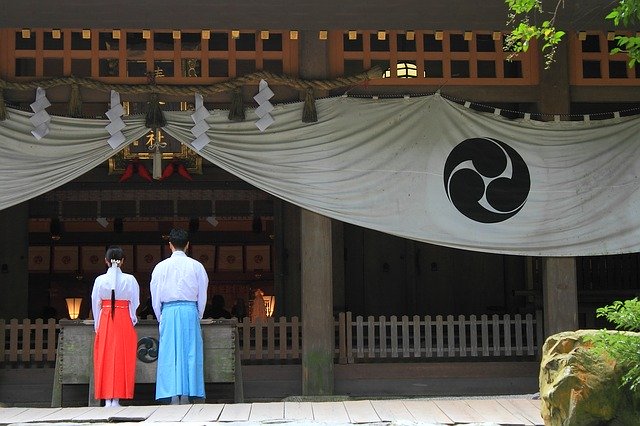 how to pray at a shrine