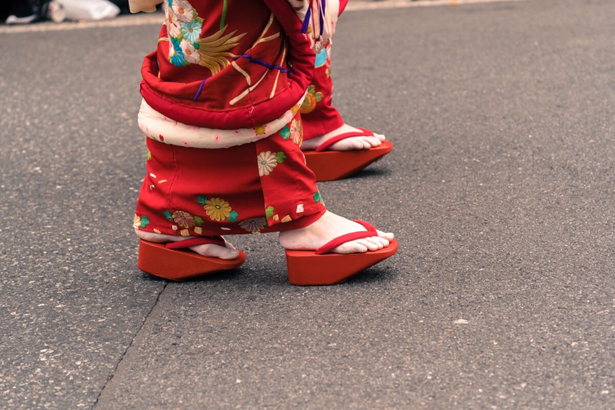 2 Types of Japanese Festival Clothing – Yukata and Jinbei