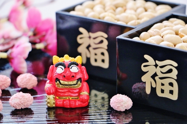 Visitors scramble to collect beans during a Setsubun festival at Naritasan  Shinshoji Temple on February 3, 2016, in Chiba, Japan. Setsubun is an  annual Japanese festival celebrated on February 3rd and marks