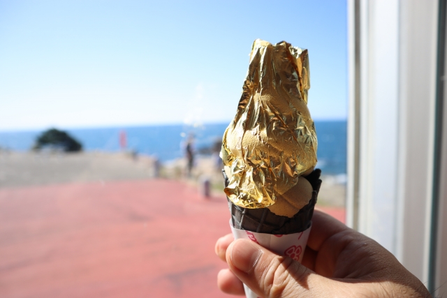 Gold ice cream kinpaku