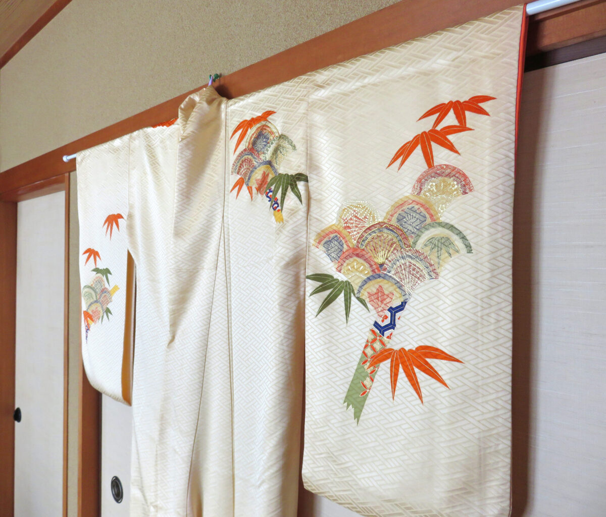 Kimono with ougi fan pattern