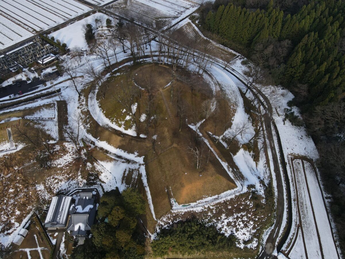 Keyhole-shaped kofun