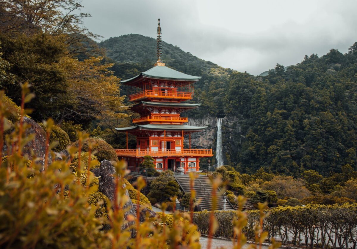 Japanese c. Мео Япония. Pagoda Blue.