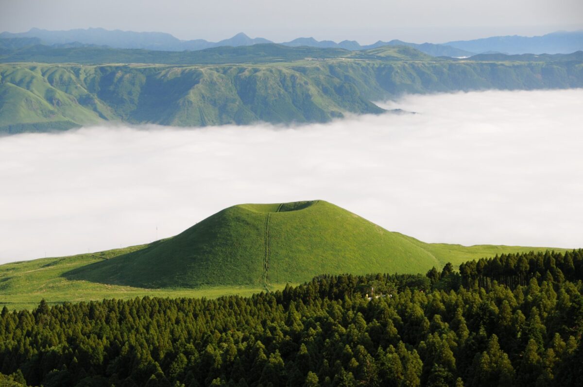 mount aso sea of ​​clouds