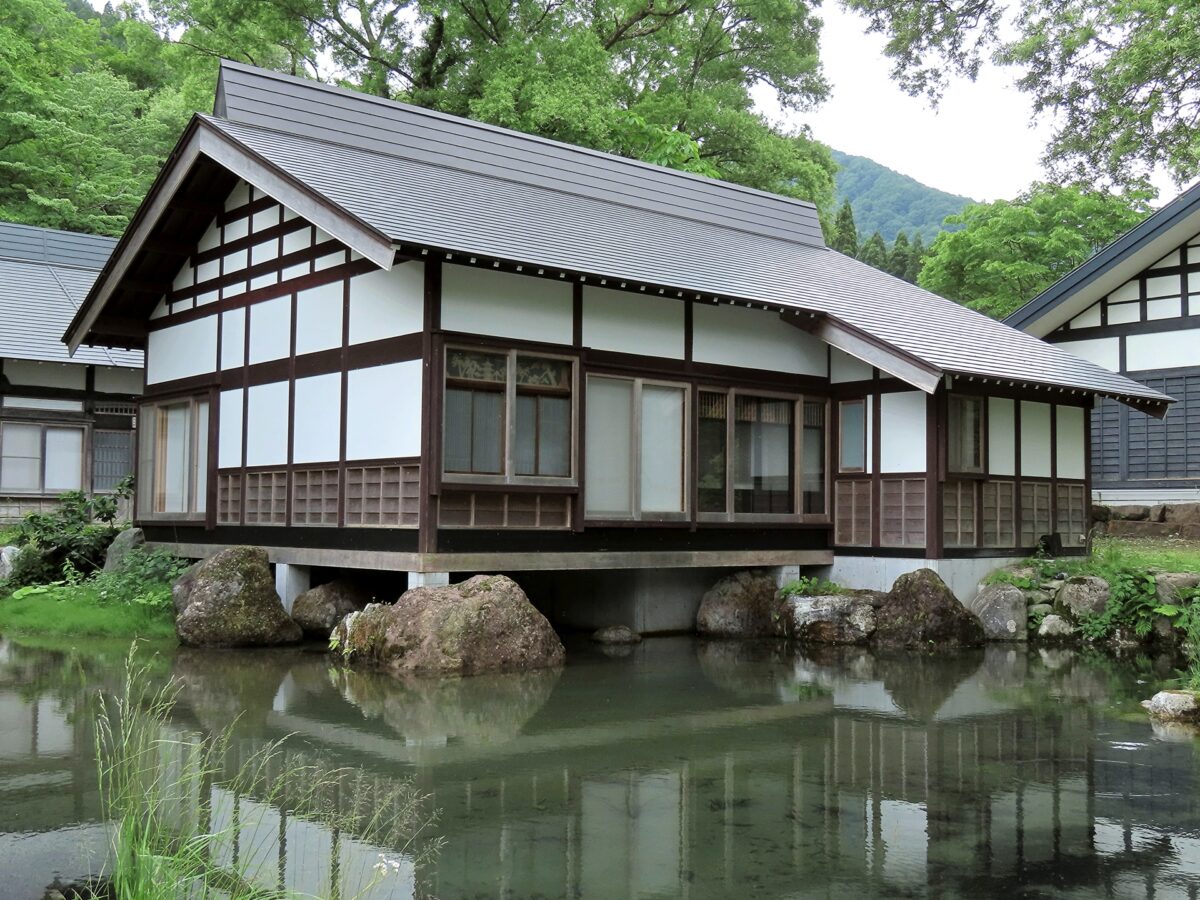 modern japanese architecture characteristics
