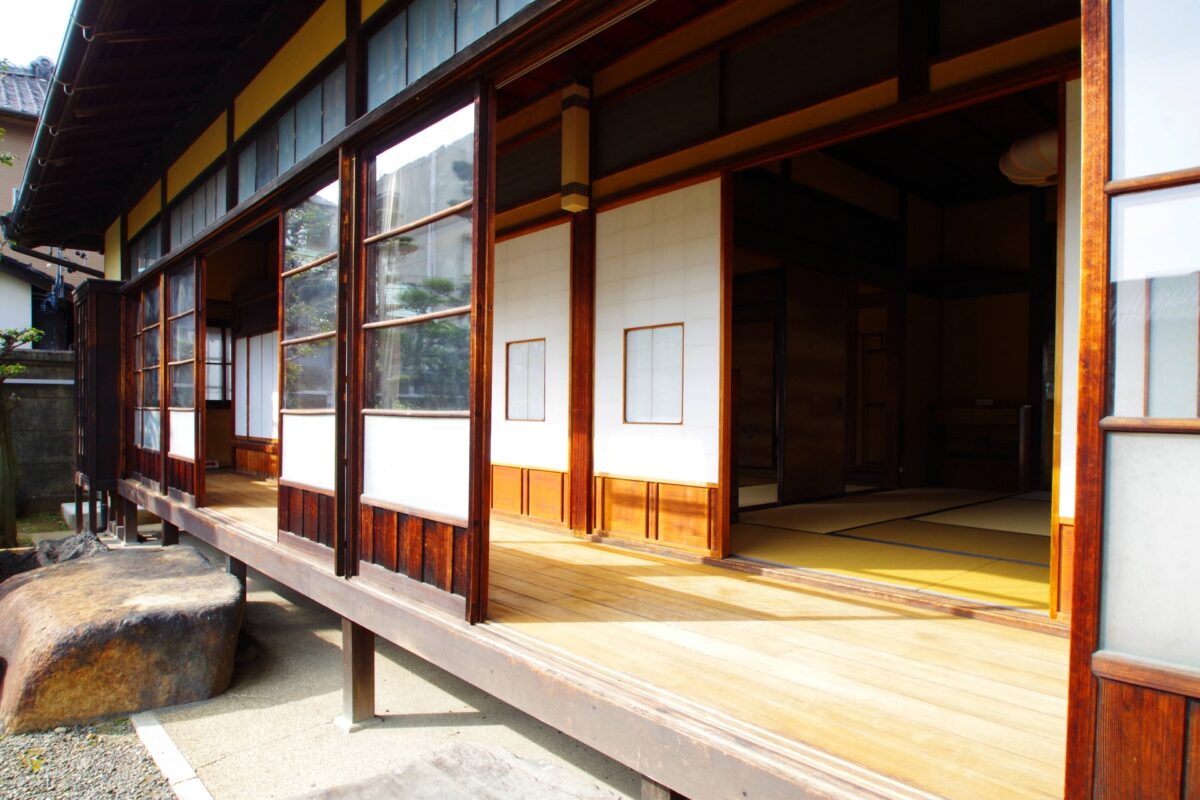 Traditional Japanese House 1200x800 