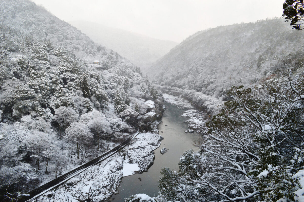 Hozukyo Gorge snow