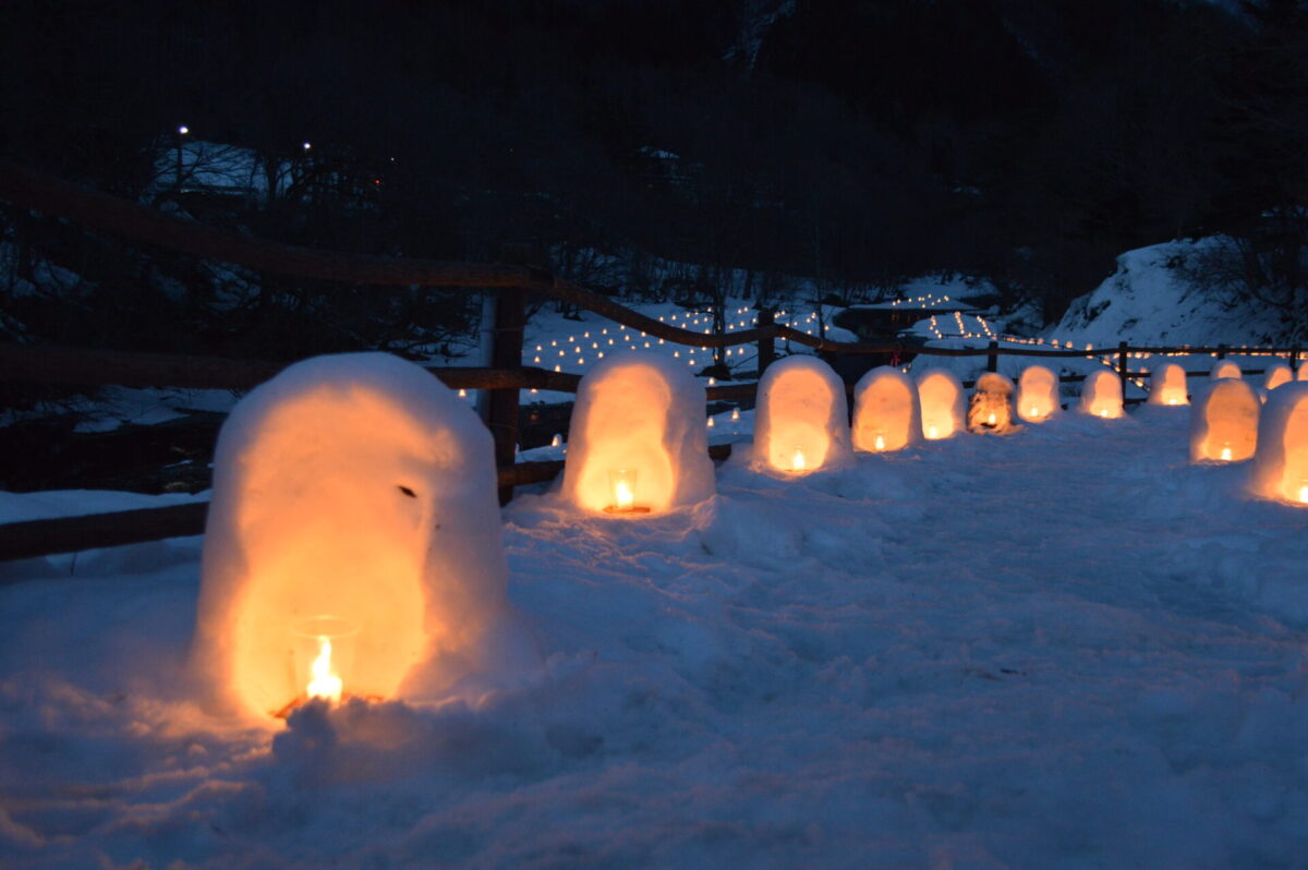 Snow lanterns