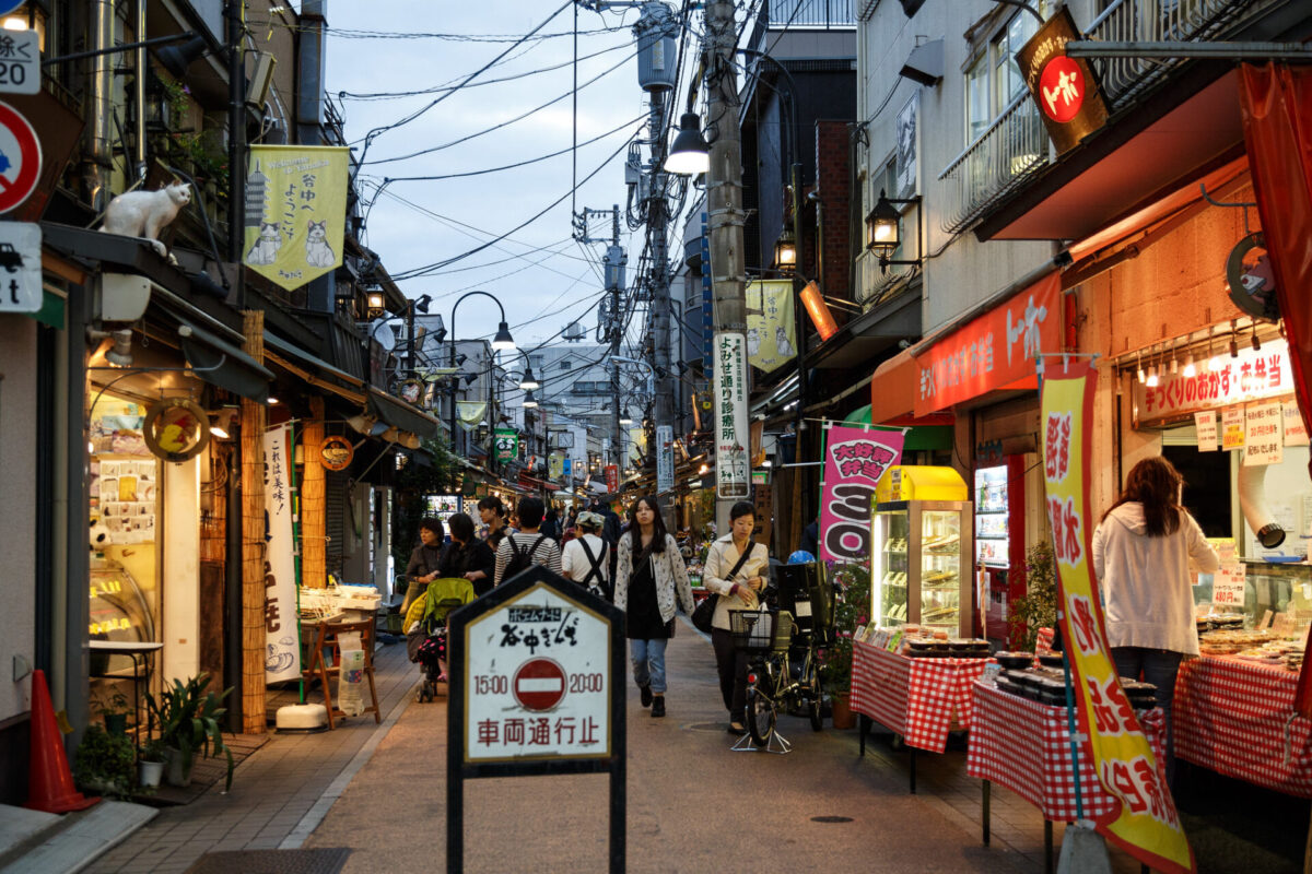 Япония площадь. Янака Гиндза. Янака Гинза. Район Янака в Токио. Taito-ku Tokyo.