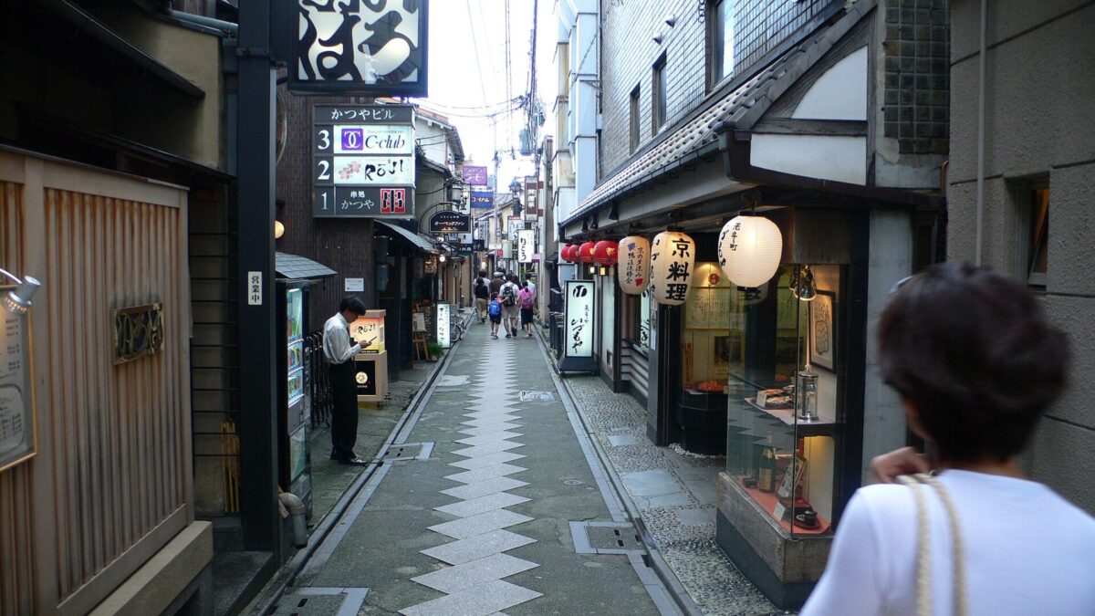 A Culinary Tour Through Pontocho: Top 10 Restaurants to Savor | Japan ...