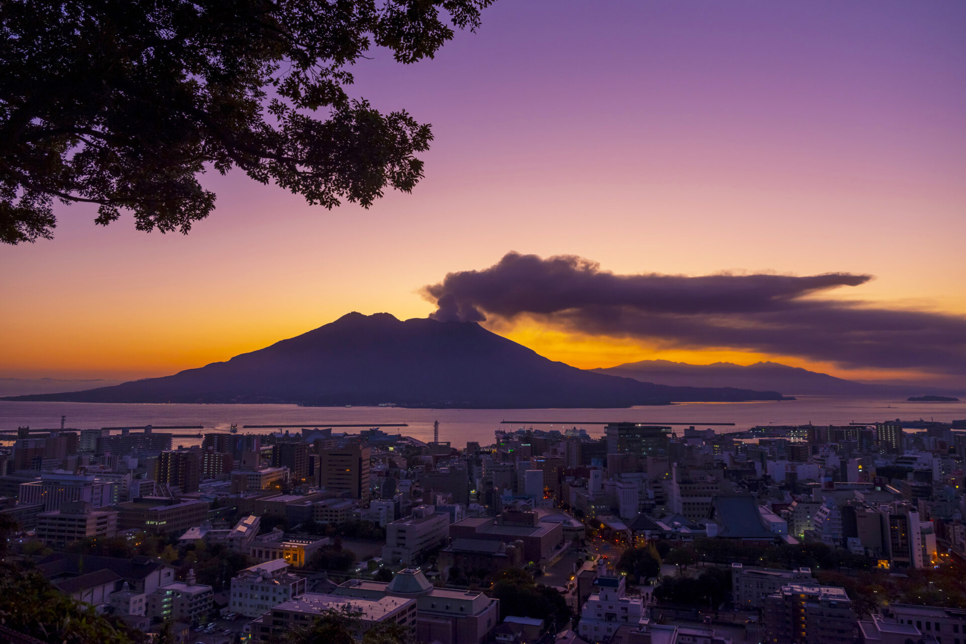 Sunrise behind the beautiful Sakurajima